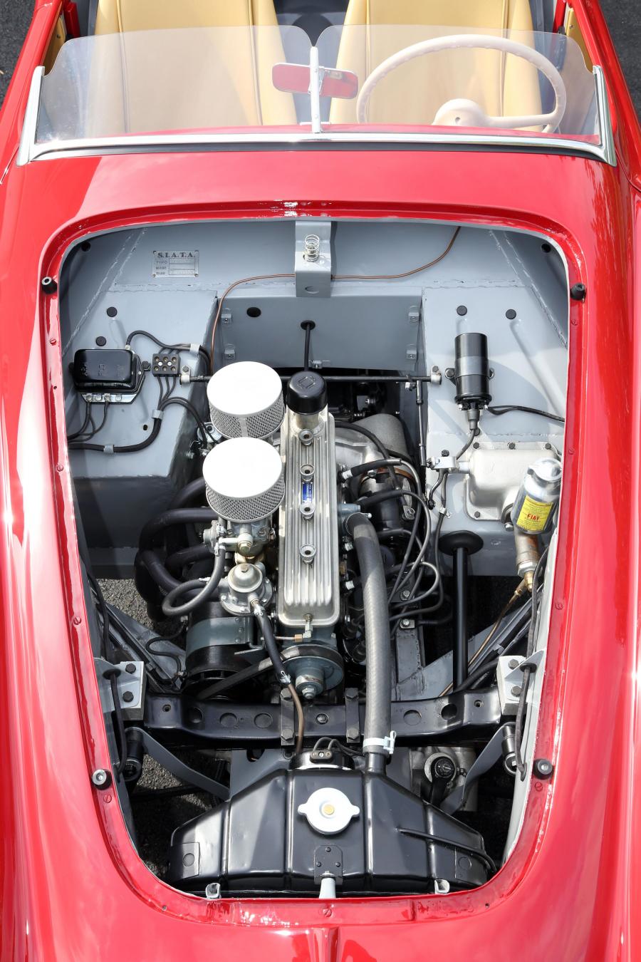 Моторный отсек Siata 300 BC Barchetta Sport Spider 1951 года  (фото 4 из 34)